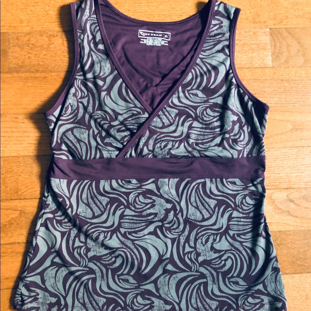 Women’s workout tank with support bra